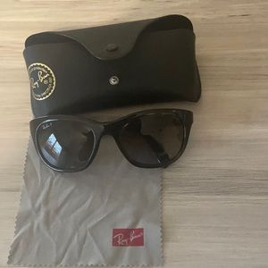 Ray Ban Sungalsses and case